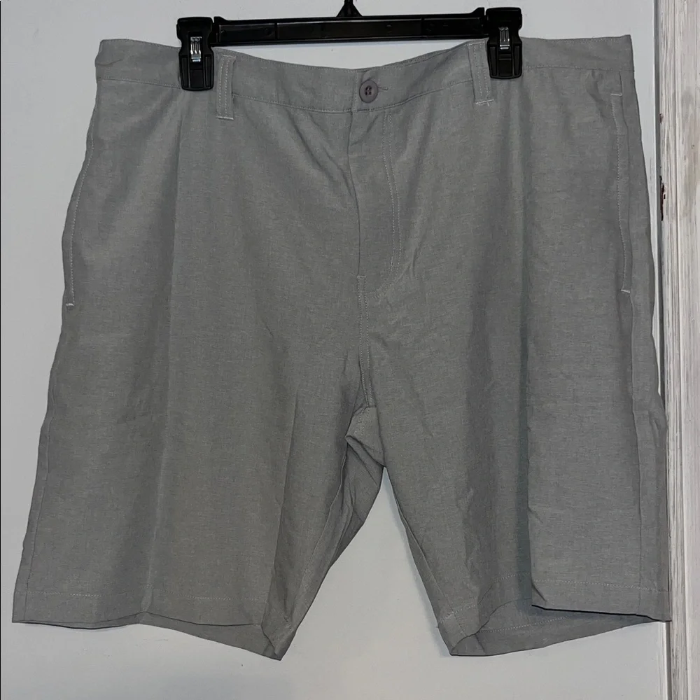 NWT MAELREG Performance Proflex Golf Shorts Size 38 X 9 in Light Grey